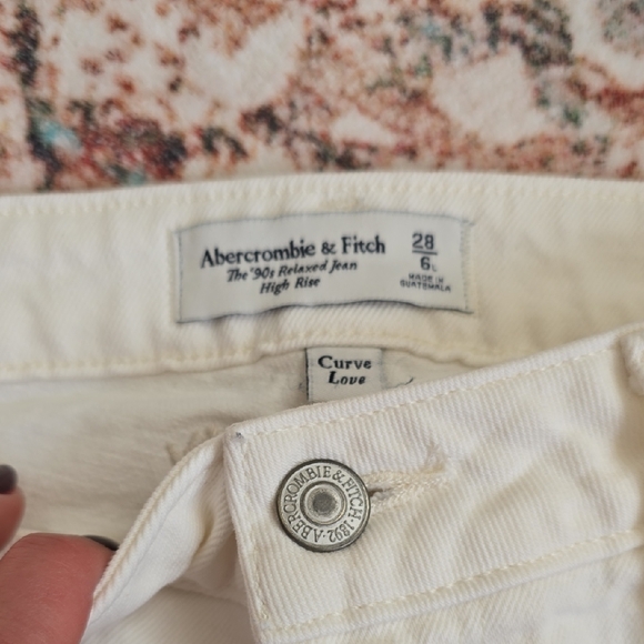 Abercrombie & Fitch White Floral Curve Love 90's Relaxed High Rise Jean Size 6L - Picture 2 of 4